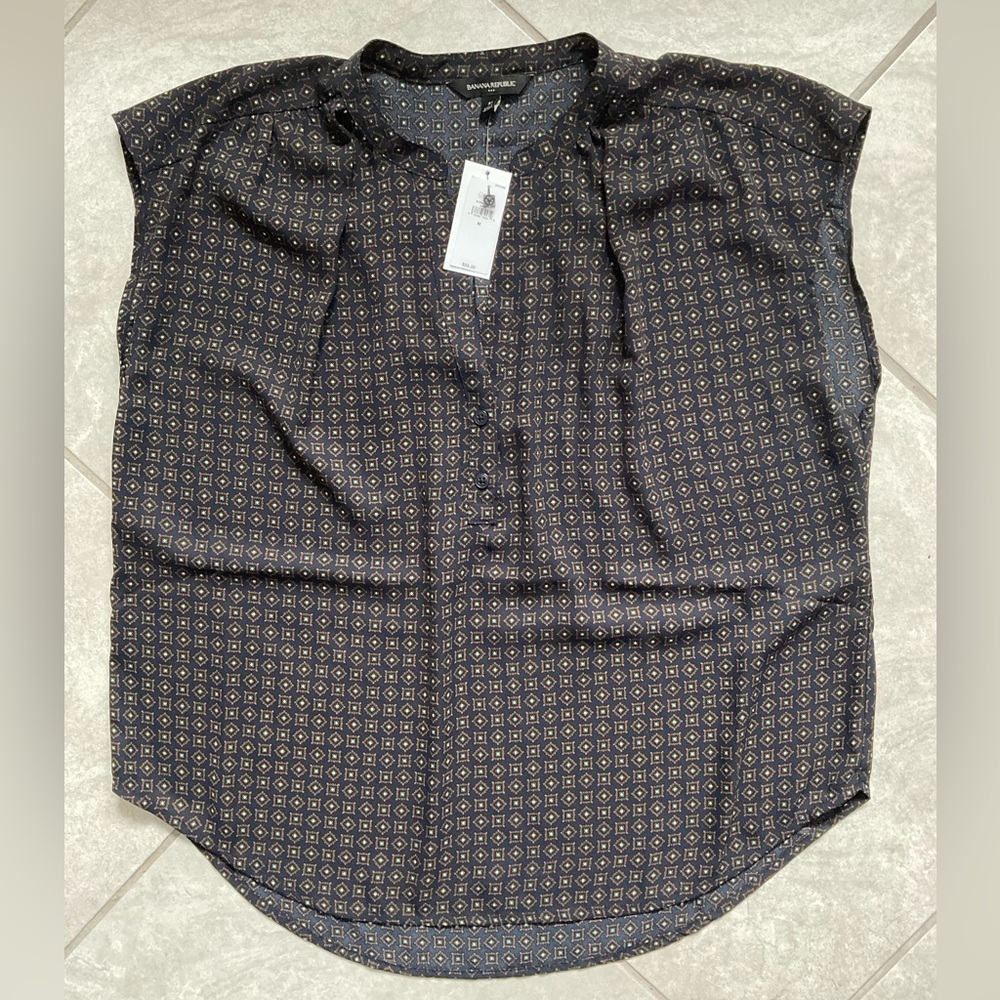 NWT Banana Republic Women's Black Patterned Top